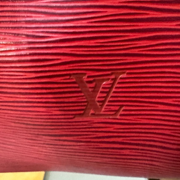 LOUIS VUITTON M42997 LV Speedy 35 Travel Bag Epi Red Leather Gold Hardware - Picture 10 of 16